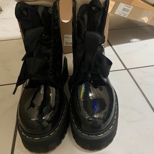 Dr Martens Molly with Rainbow 🌈 oil slick patent leather size 7/38 womens